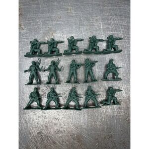 Vintage ARCO Plastic Army Men Lot Of 15 Rambo 1.5" Green Figures Various Poses